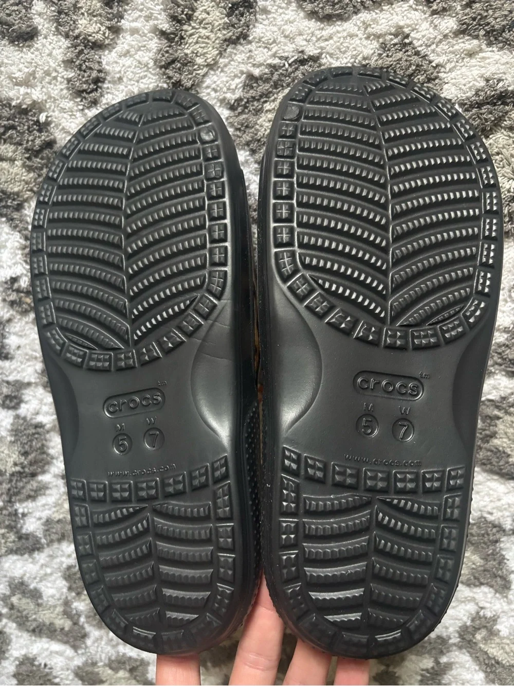 NWT CROCS Leopard Print Slide Sandals Women's 7/ Men's 5 - Picture 2 of 3
